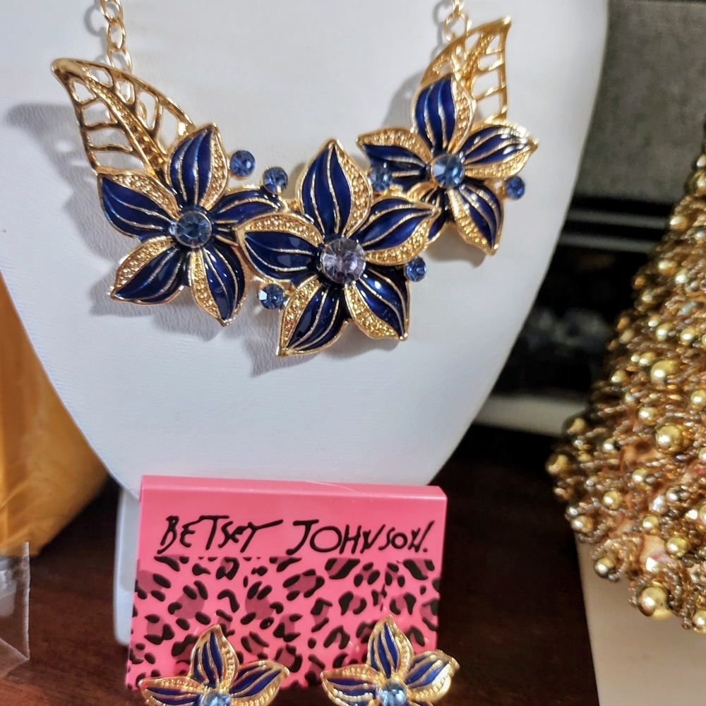 (MATCHING SET) Betsey Johnson  Navy Floral Necklace & Earrings